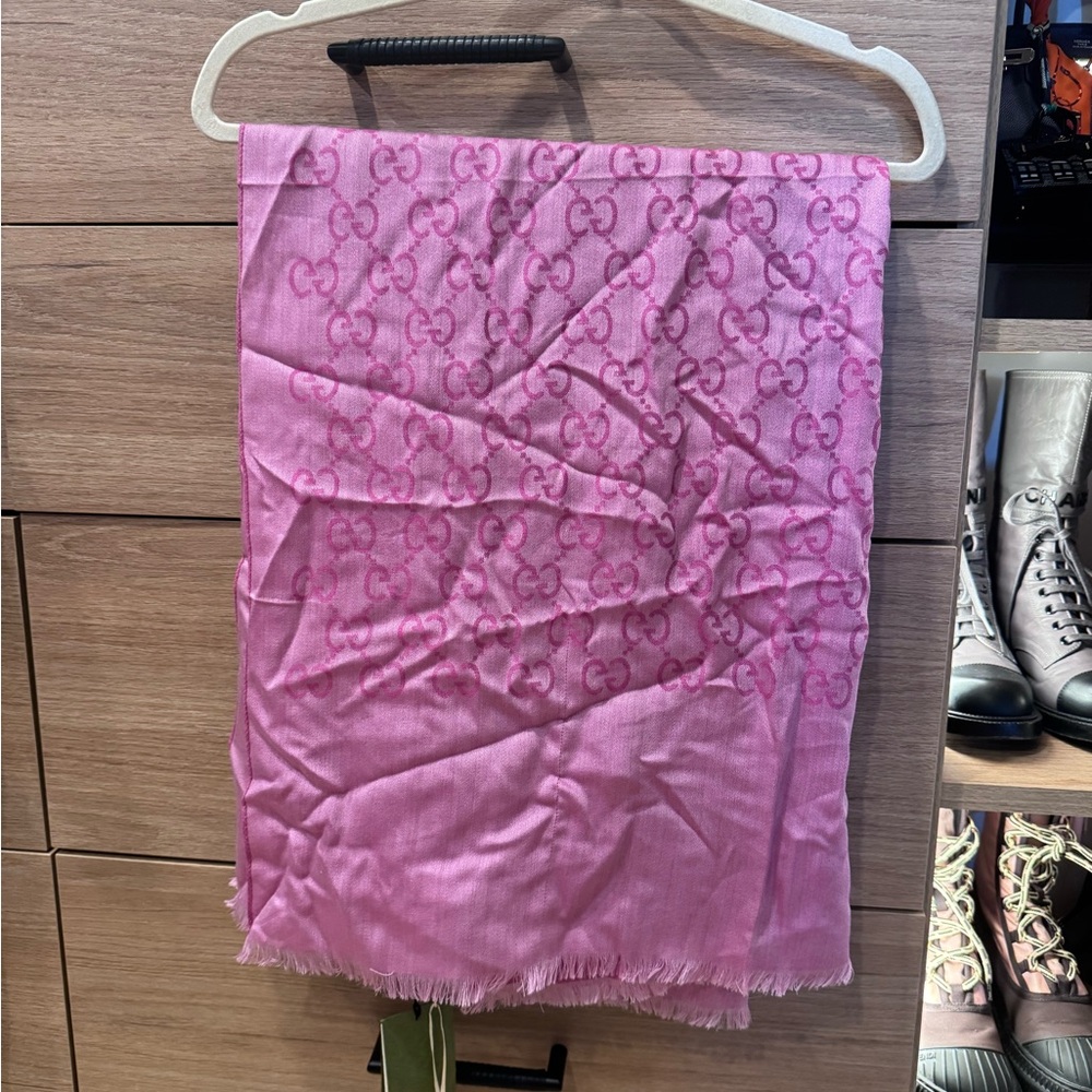 Gucci Pink Monogram Fabric - Picture 2 of 5